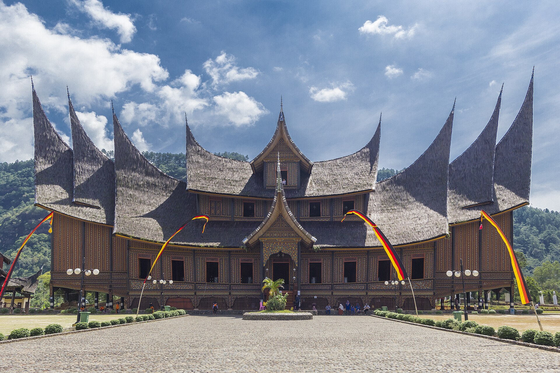 Foto Istano Basa Pagaruyung dari area luar